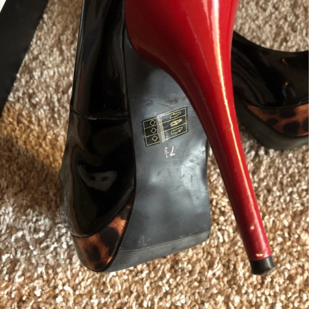 Heels - Picture 2 of 3